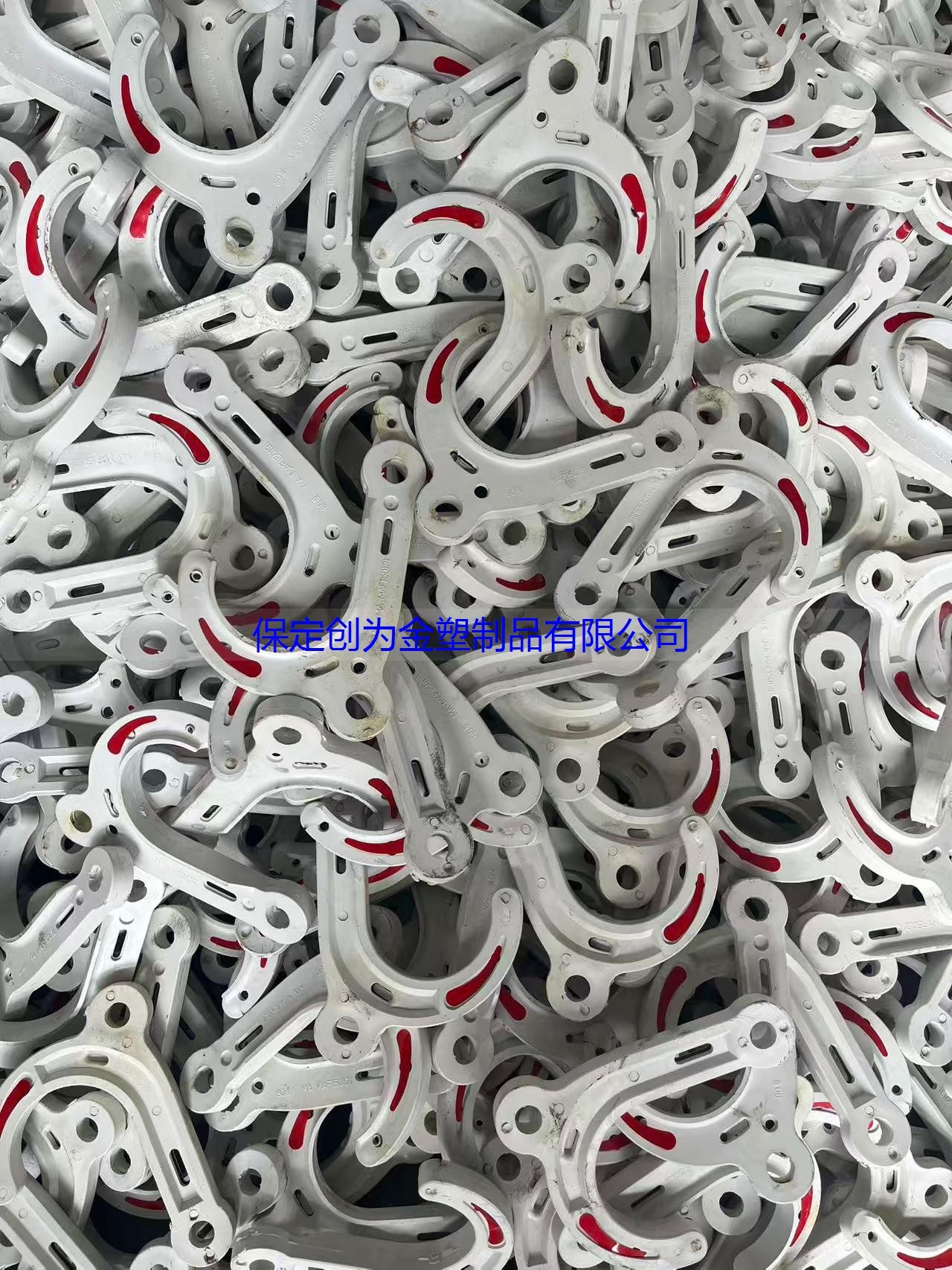 保定创为金塑：专业的三角电缆挂钩生产企业(图1)