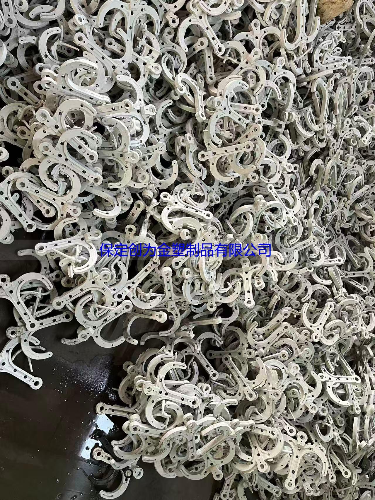 保定创为金塑制品有限公司：三角电缆挂钩加工的实力之选(图1)